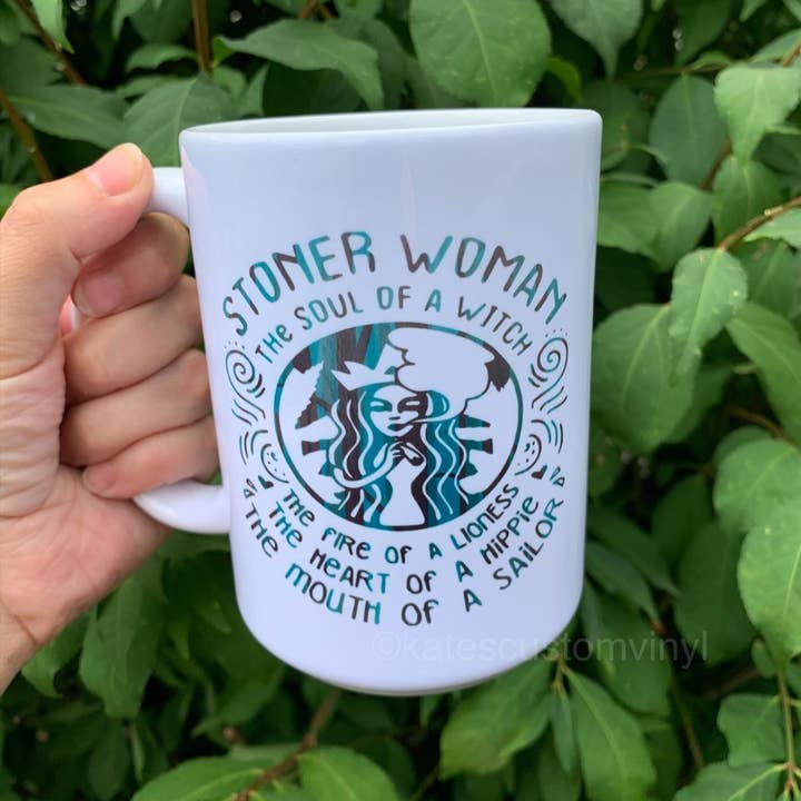 Stoner Woman Kaffekrus, 15oz Opvaskemaskinesikkert Krus, for engroshandel hos EA DESIGNS