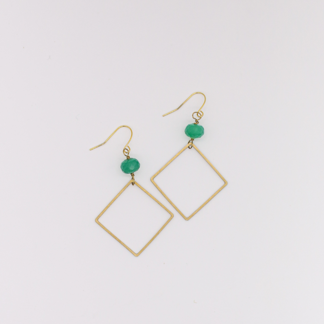 Seeds – Großhandel Ohrhänger – Julia-Ohrringe | Quadratische Anhänger aus Messing, echte Steinperlen6