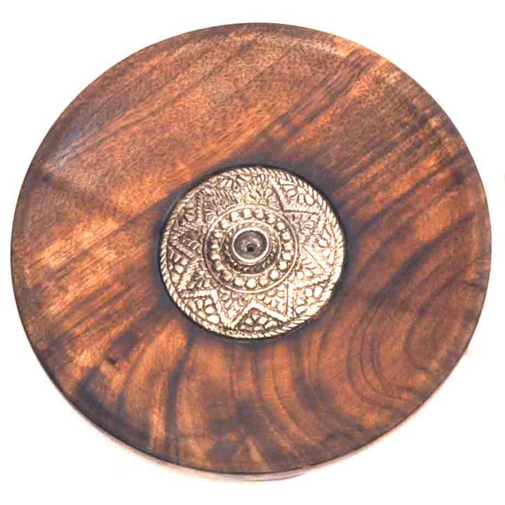 Indgraveret hvidt metal og mangotræ røgelsesbrænder – 5" for engroshandel hos R. Expo/Song of India