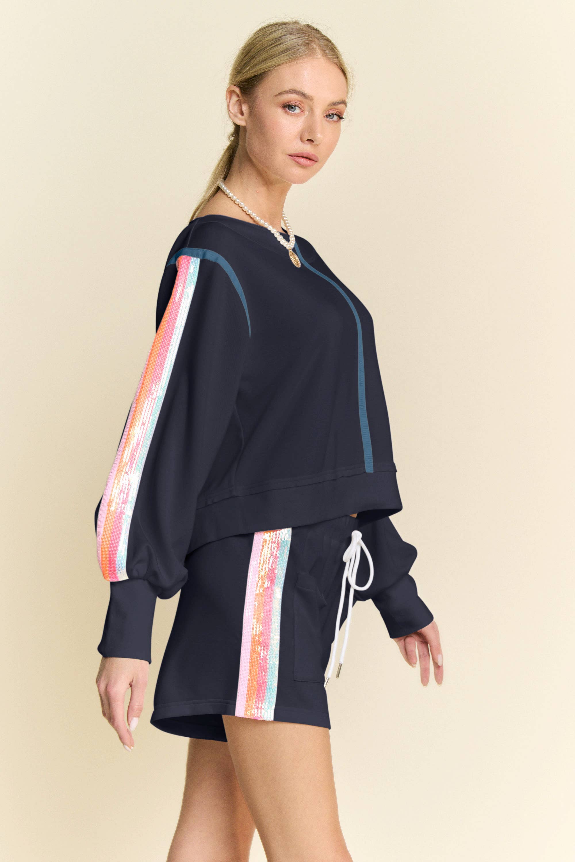 Davi & Dani - Vente Ensemble haut et pantalon (PAS d'intérieur) - Femme - ENSEMBLE HAUT À MANCHES LONGUES À RAYURES PAILLETÉES ET SHORT15