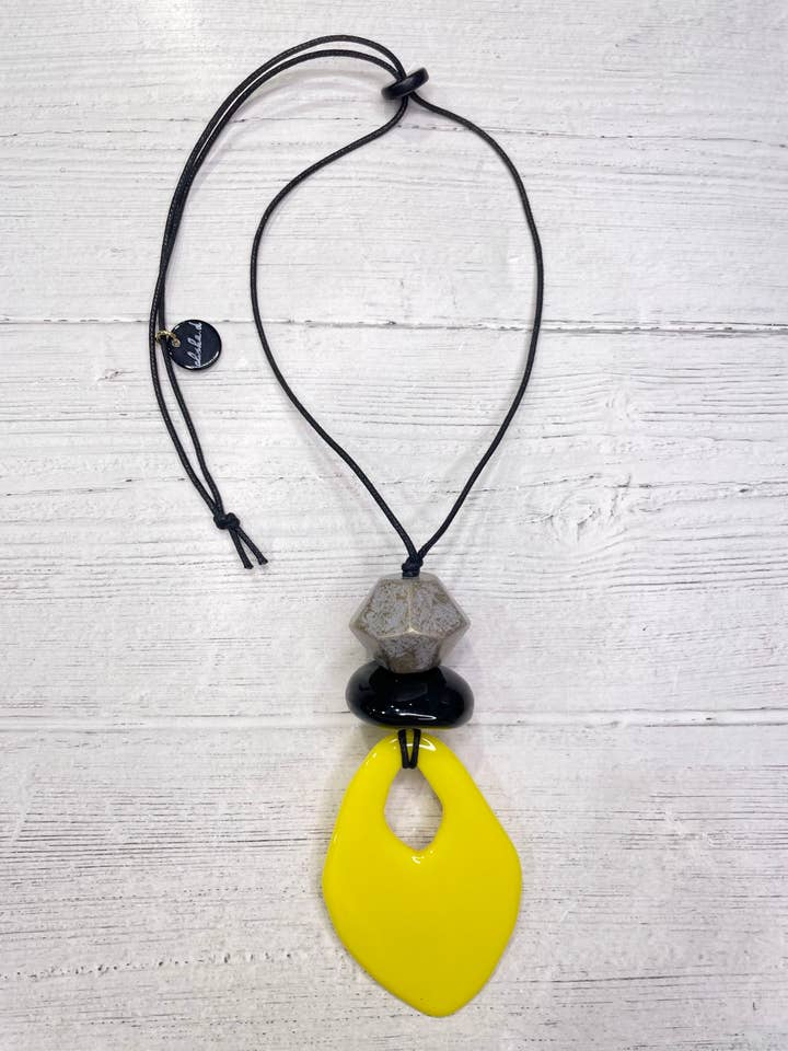 Alisha.D gele ketting met open druppelhanger voor wholesale door LIOR / ALISHA D