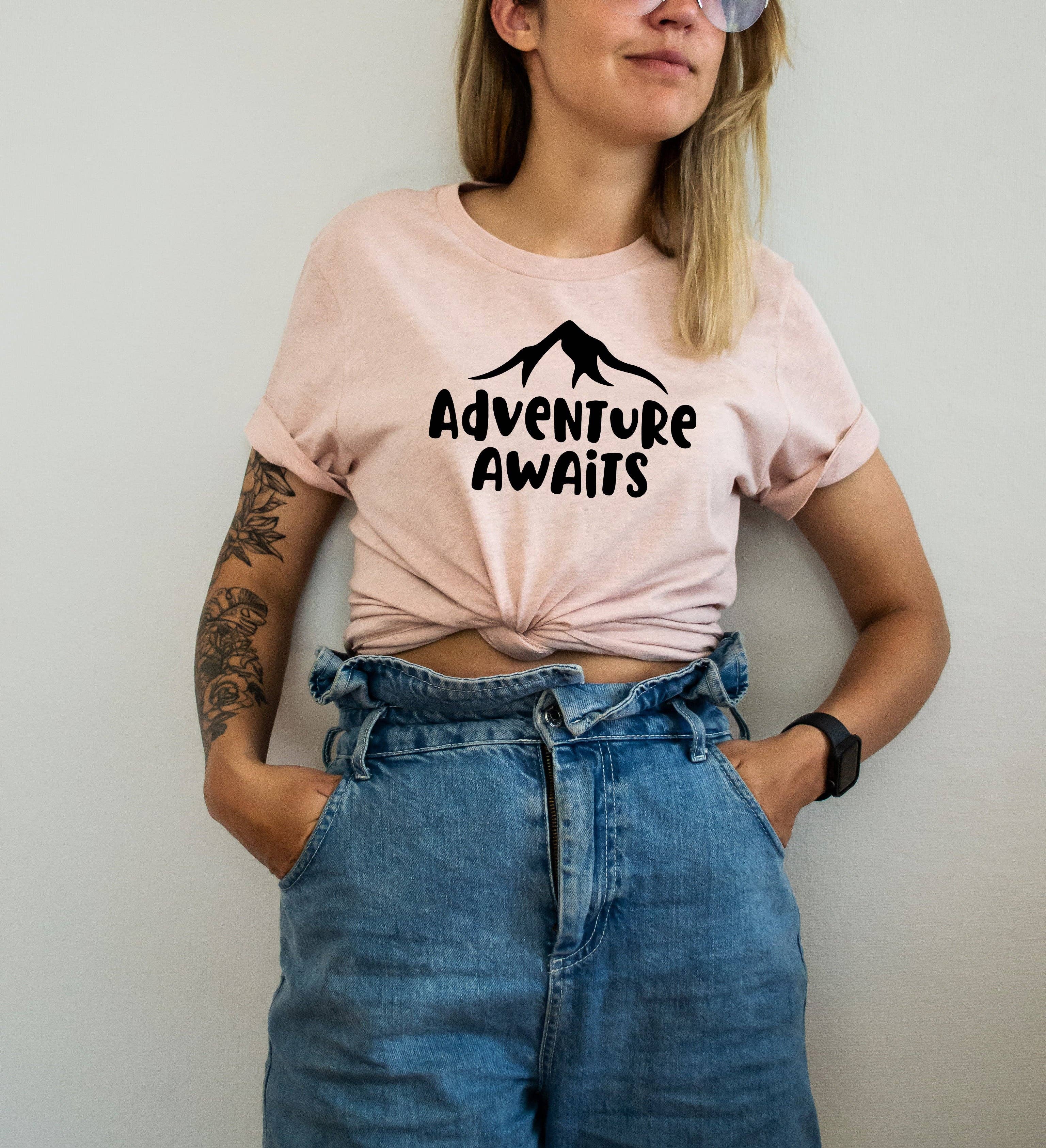 Peach Closet – Großhandel T-Shirt mit Siebdruck – Damen – Abenteuer erwartet Tee