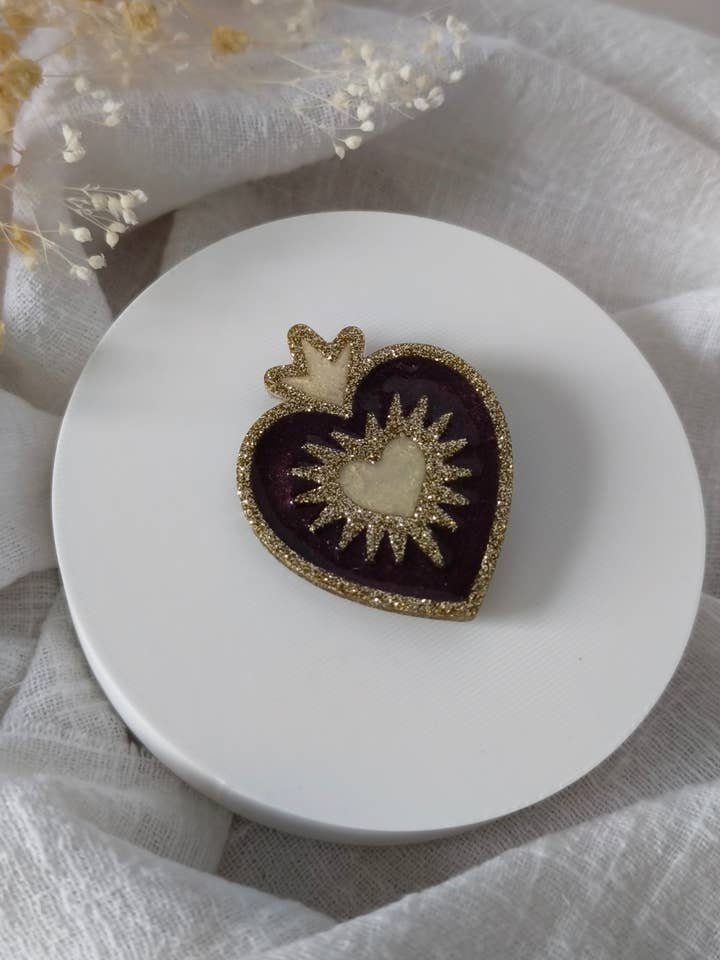 Sacred Heart ex-voto brooch (colors of your choice) for wholesale by Les Noeuds de Maman