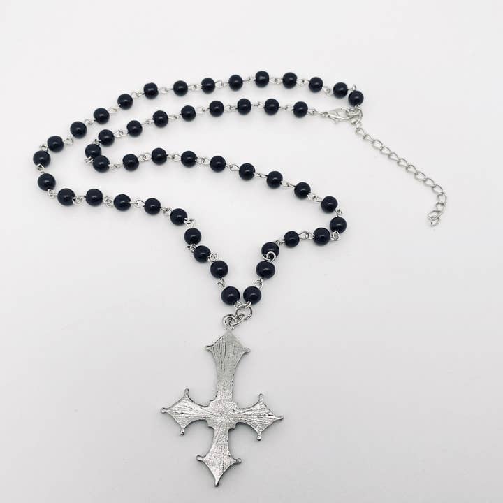 Mio Queena - Wholesale Halskettinghanger - Halsketting met hanger van het Rode Kruis in gotische stijl - GT2