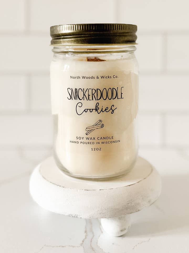 Candela di cera di soia da 12oz al profumo di biscotti Snickerdoodle per la vendita all'ingrosso da parte di North Woods & Wicks Co