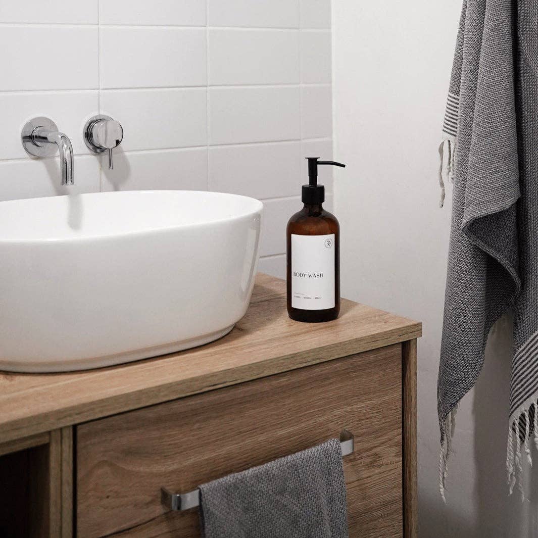 So At Nature - Vendita all'ingrosso Dispenser per sapone - Duo di bottiglie di vetro ambrato di lusso con pompa in metallo 500ml - Deux6