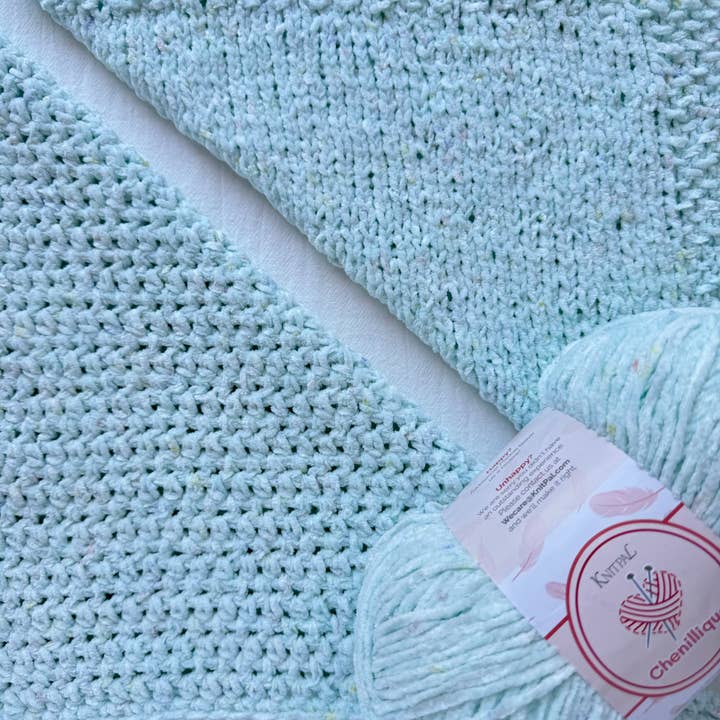 KnitPal - Wholesale Yarn - Chenillique Velvet Chenille Crochet Yarn - Worsted Weight 423