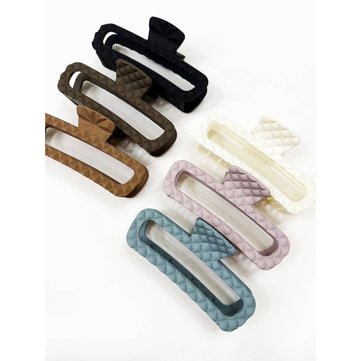 MIX COLOR Embossed Jumbo Hair Claw for wholesale on Faire3