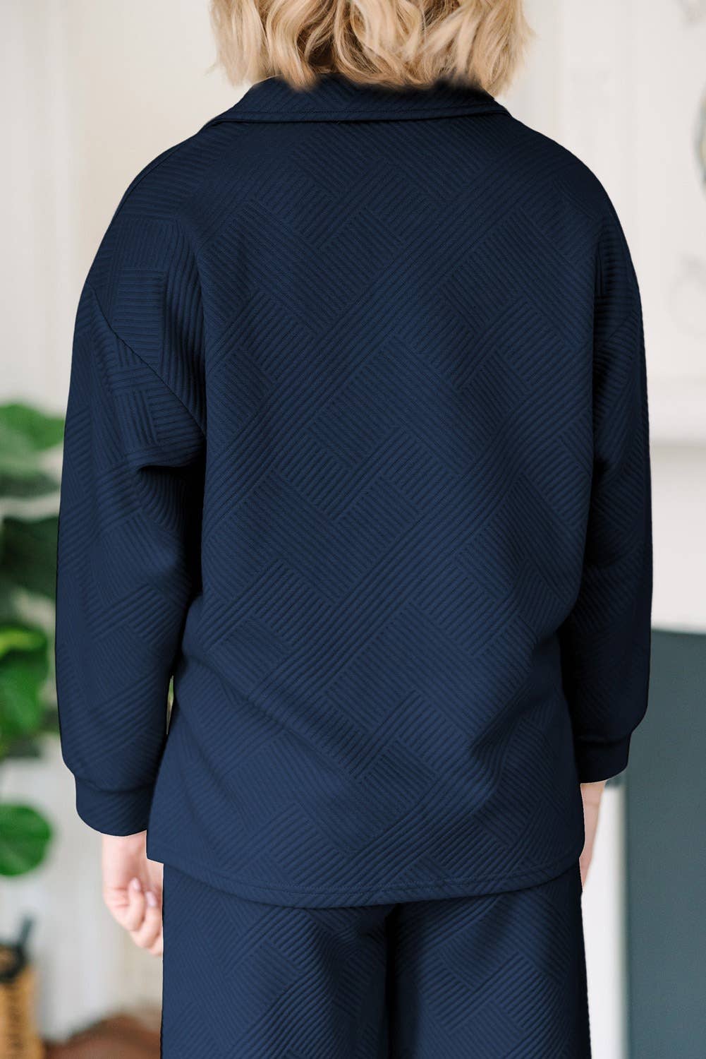 Lovesoft – Großhandel Loungewear-Set – Damen – Set aus festem, strukturiertem Top mit V-Ausschnitt und Hose mit weitem Beinausschnitt17