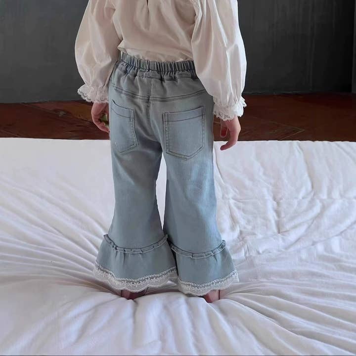 Blu Jeans svasati con pizzo per ragazze in vendita all'ingrosso su Faire