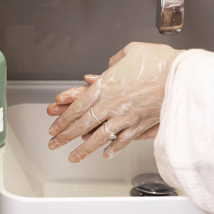 UpCircle Beauty UK - Wholesale Body Wash/Shower Gel - 100% Natural Vegan Soap - Hand + Body Wash with Kiwi Water