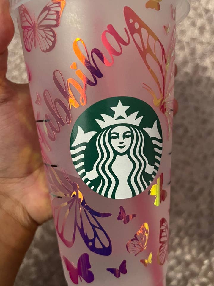 Autocollant en vinyle personnalisé papillon Starbucks Cup | Gobelet personnalisé avec paille | Cadeau parfait | Venti | 24 oz | Gobelet froid | Réutilisable | Boisson pour la vente par Hudaa & Co