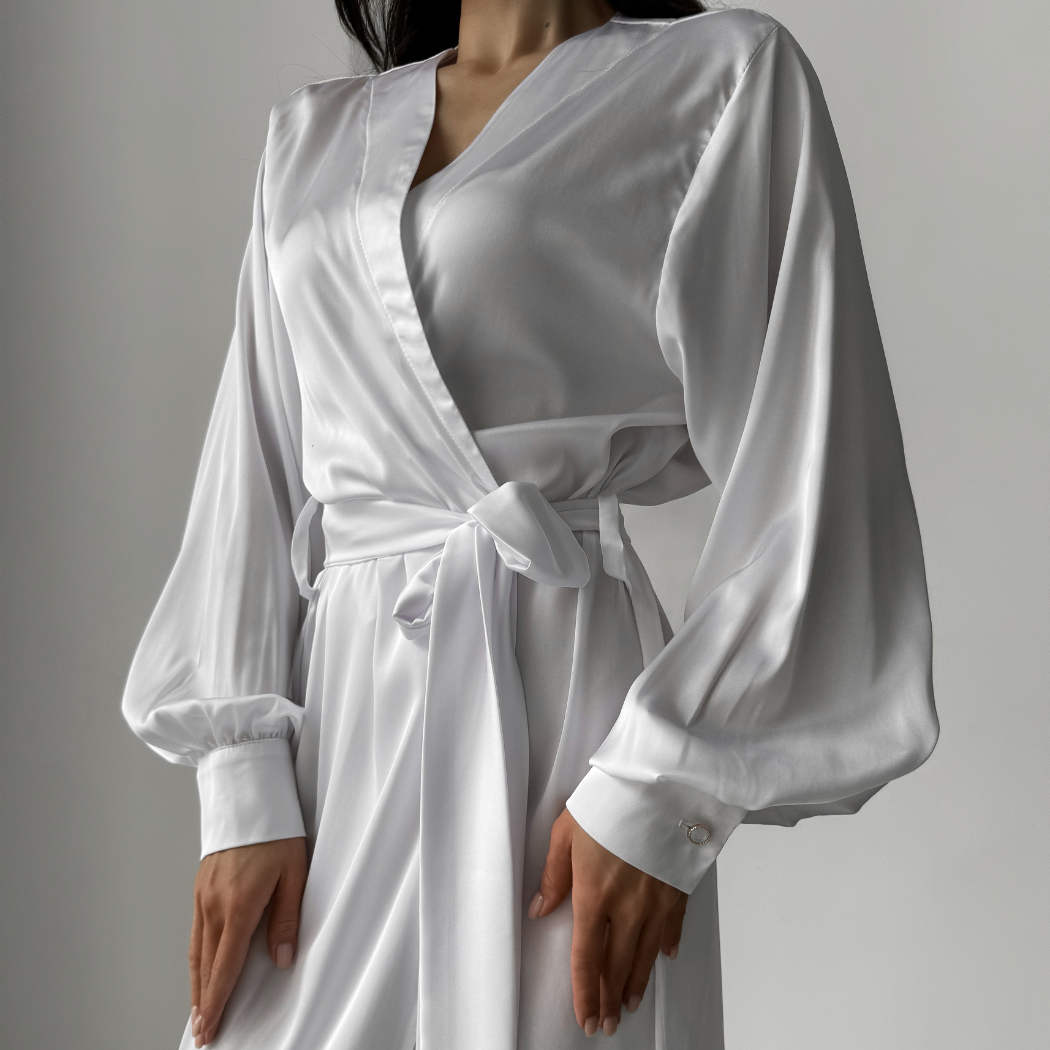 Angie's Showroom – Robe - Mulher por atacado – Manto Longo de Seda Adele com Punhos2