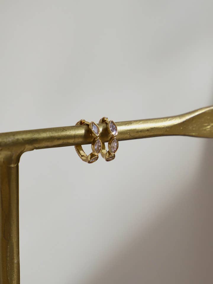 CRÉOLES EN DENTELLE ET TEXTURÉES pour la vente par Katie Waltman Jewelry