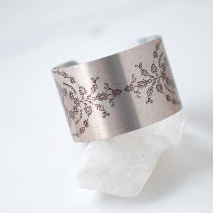 Korssting Statement Manchet for engroshandel hos Giftologie