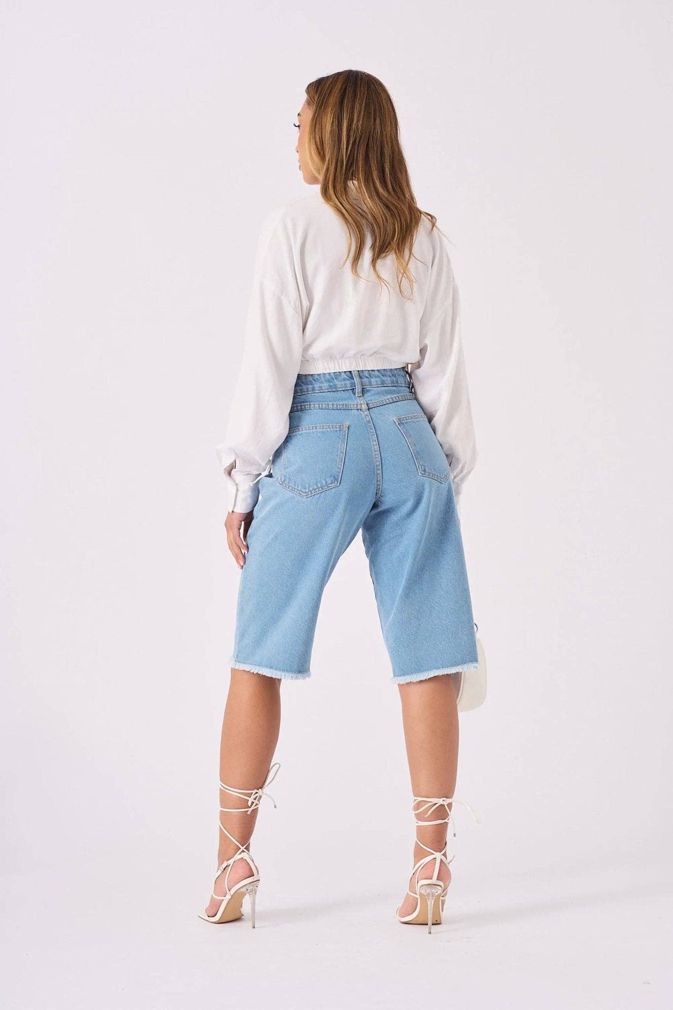 JMOJO UK Limited – Großhandel Shorts – Damen – Elara Longline Denim-Shorts – Hellblaue Waschung1