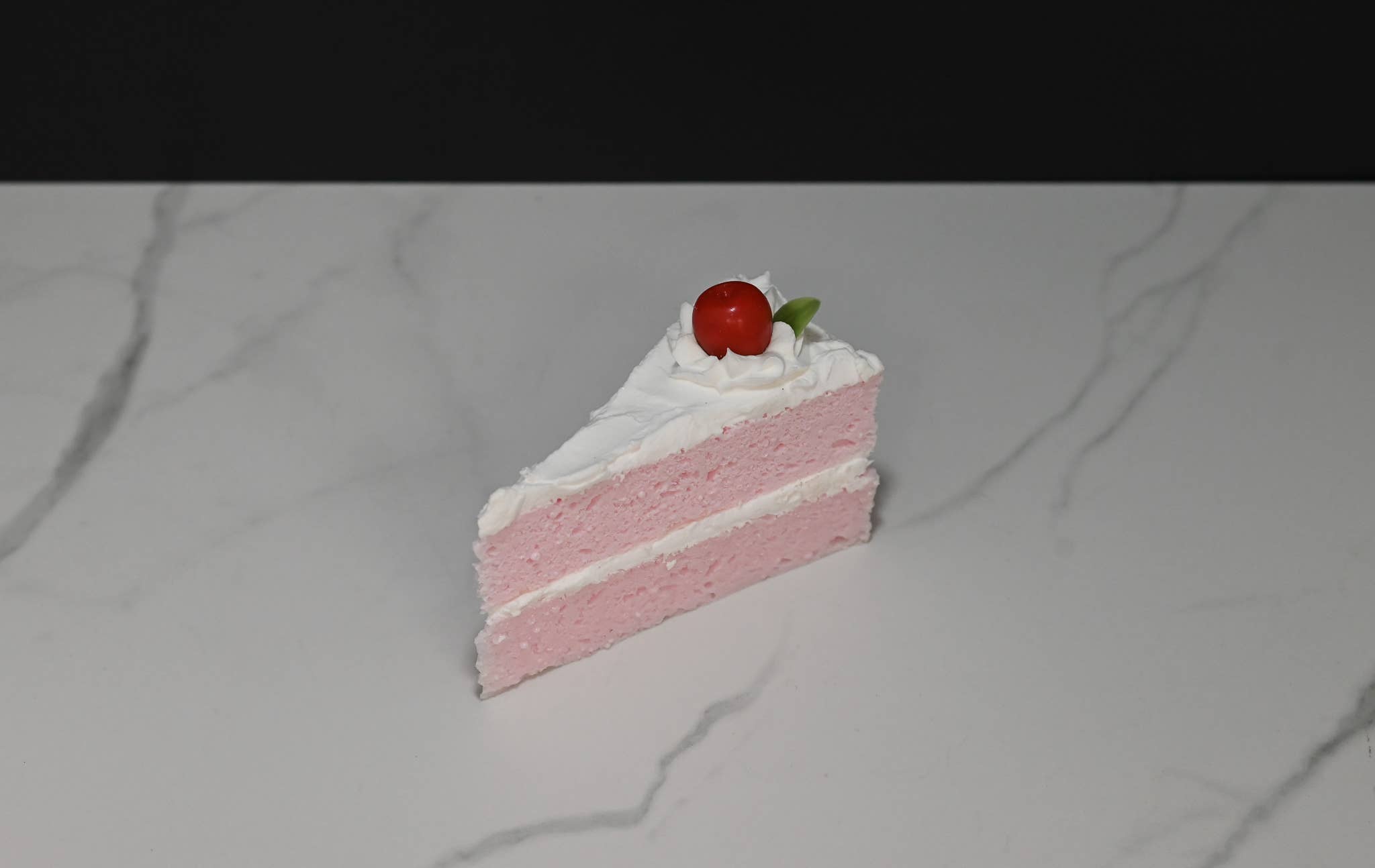 Just Dough It! Fake Foods - Vente Décorations de table - Faux tranches de gâteau aux cerises1