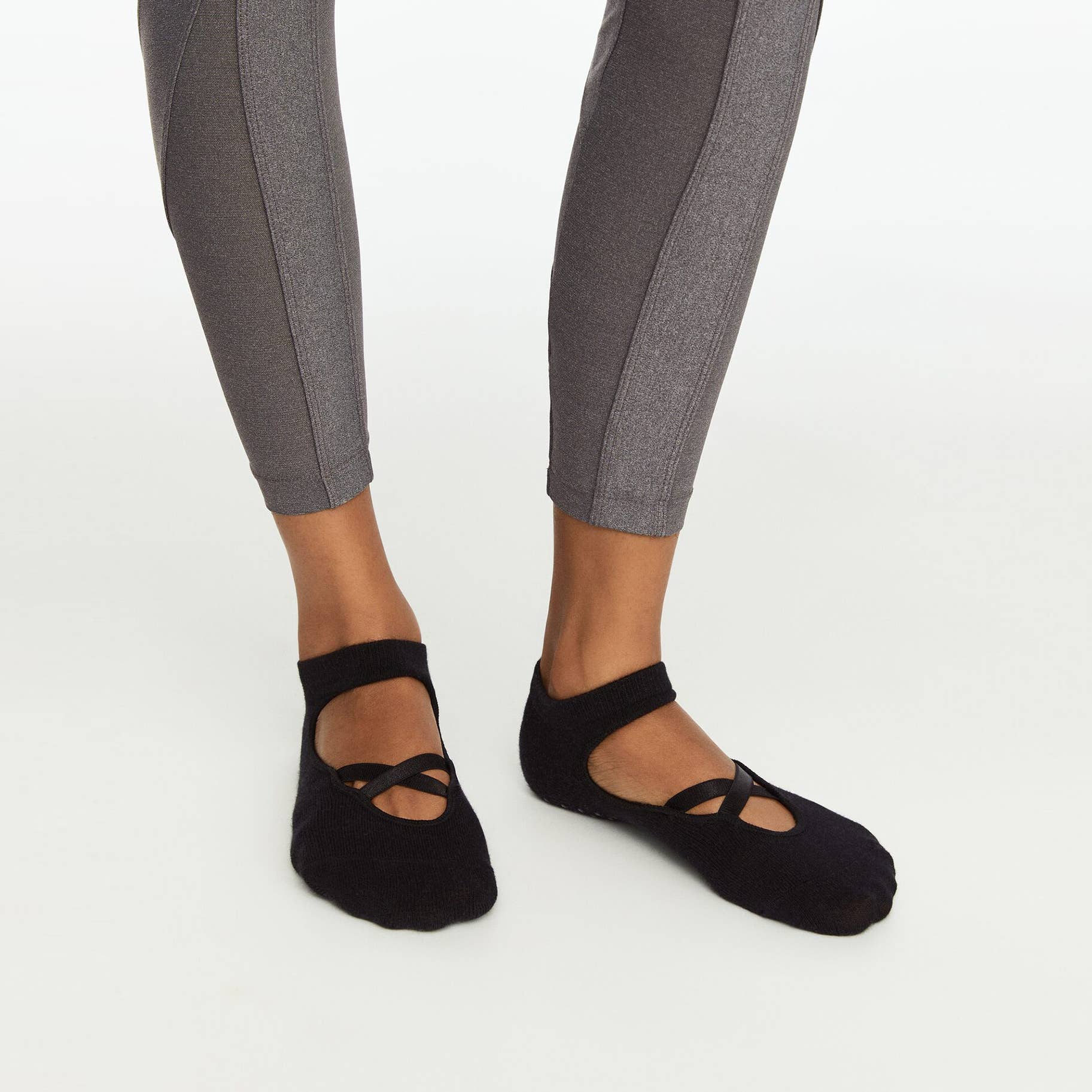 Curvy Fix – Engroshandel Strømper - Dame – Curvy Fix Mary Jane sportsstrømper med almindelige tæer, 2-pak i sort og grå6