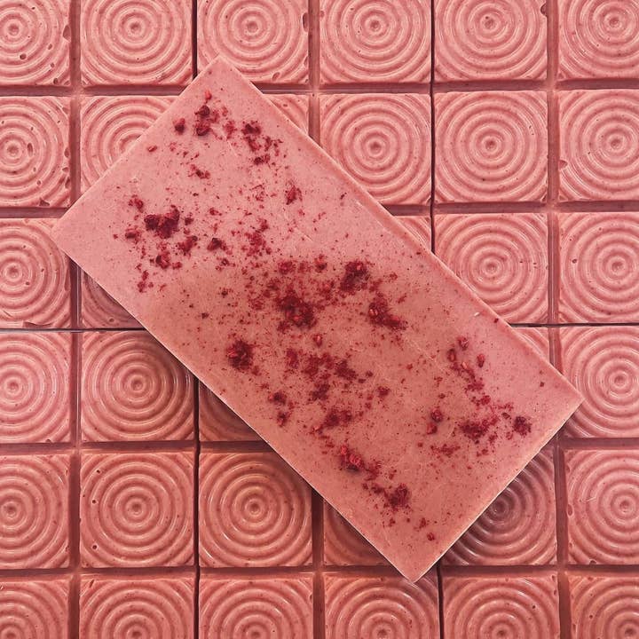 Organic Raspberry 40% White Chocolate  for wholesale by Oenomel Chocolate