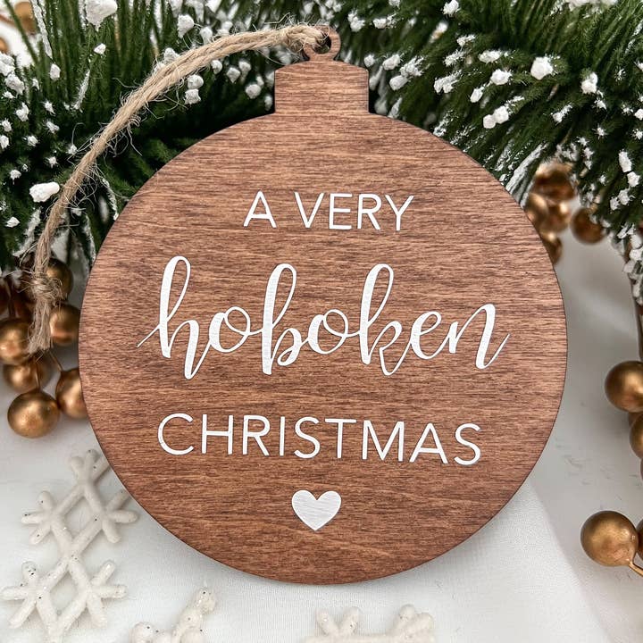 Una Navidad Muy (palabra personalizada) | Adorno de Madera | 3,5 pulgadas para venta al por mayor de Hometown Hello