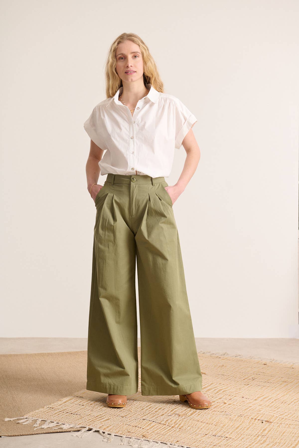 Branco Camisa de mangas curtas - LEVAIN para venda a revendedores na Faire0