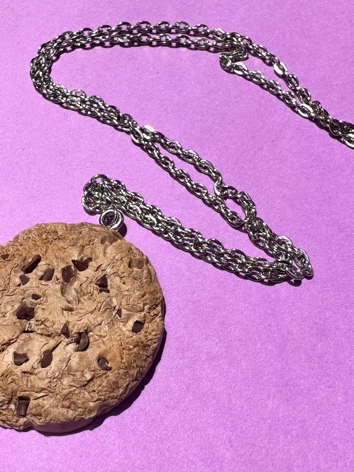 Colar bolacha CC grande por atacado de She makes clay