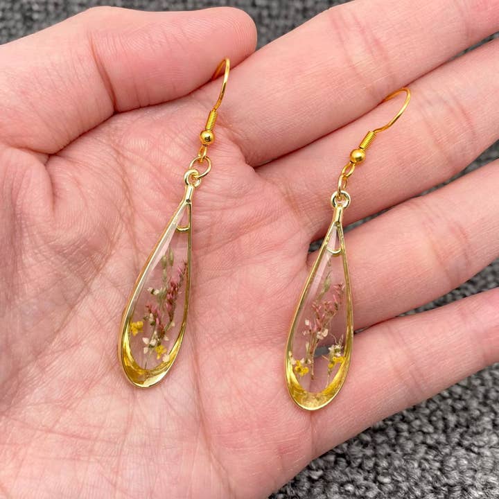 Mio Queena - Wholesale Dangle Earrings - Floral Drop Charm Pressed Dried Flowers Earrings - PDF1