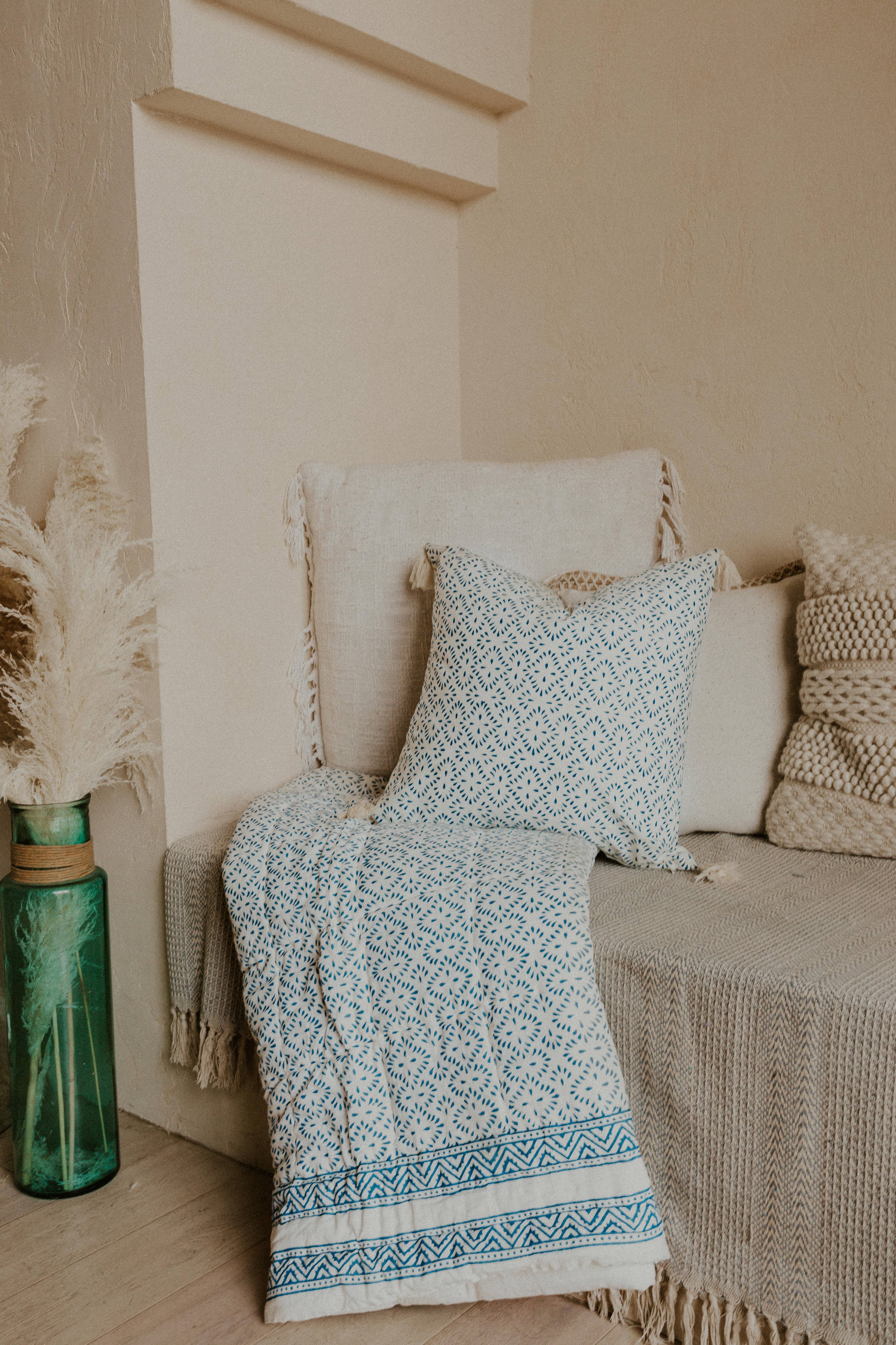 Navy, Hvid Juniper Kos Quiltet Kast for engroshandel på Faire0