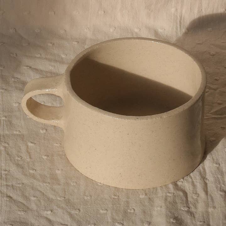 Low Cup - cremefarben für den Großhandel von Marie Fekroun Ceramics