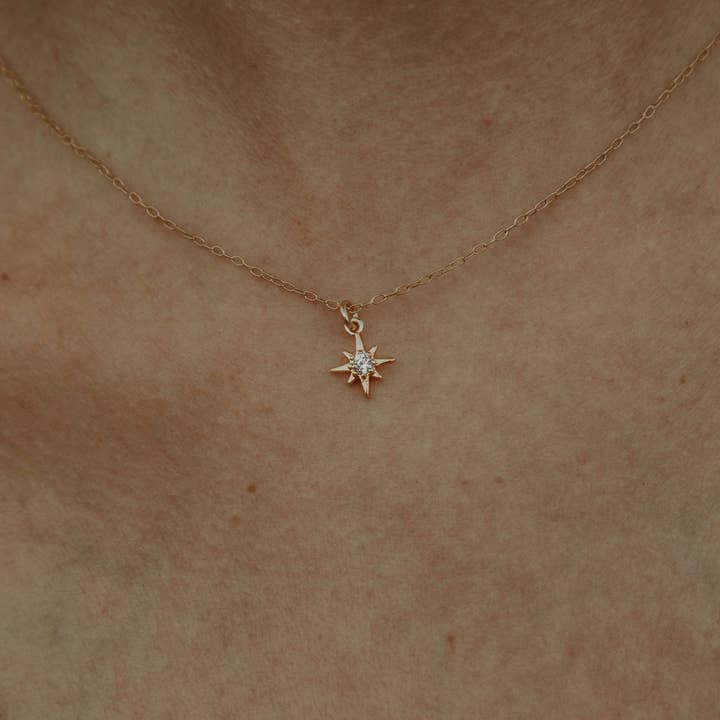 Collier à breloques étoile du nord en plaqué or ou en argent sterling pour la vente par A Worthy Brand