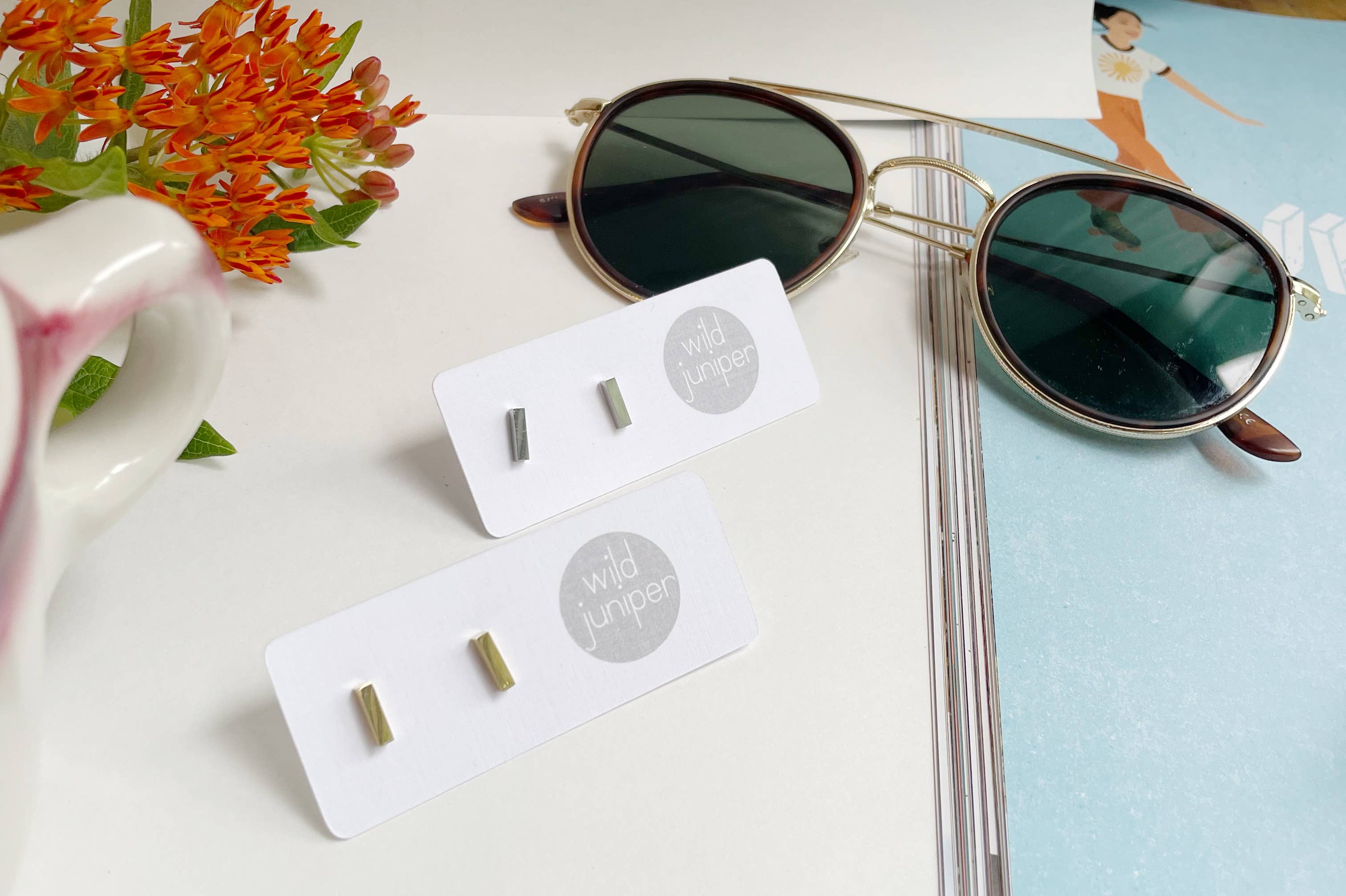 Wild Juniper - Venta al por mayor Pendientes de botón/aretes de poste - Pendientes dorados, hipoalergénicos, con forma de barra pequeña6