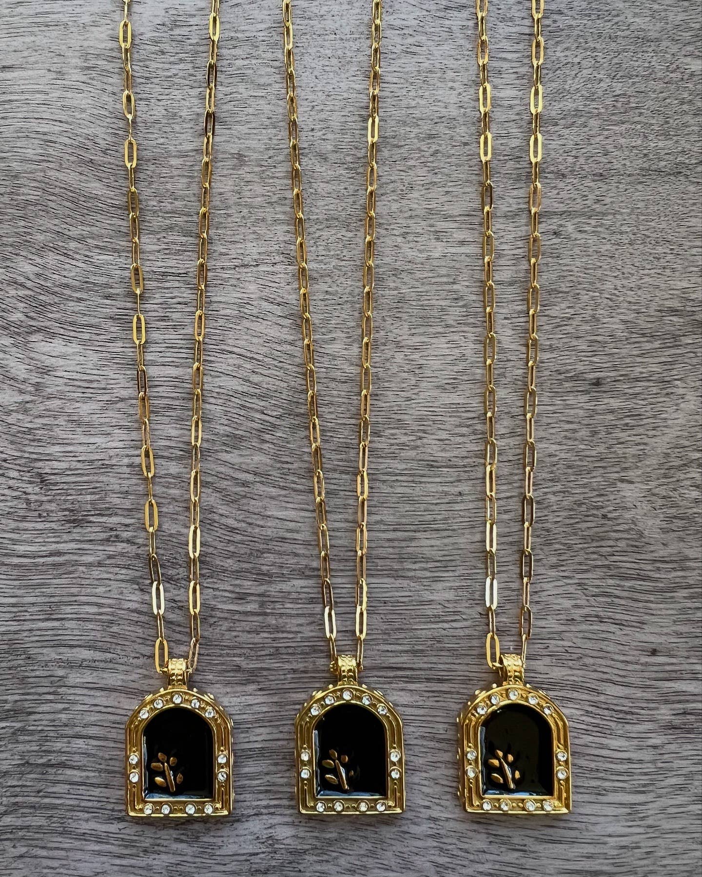 Chasing Cherubs - Wholesale Pendant/Charm Necklace - Framed0