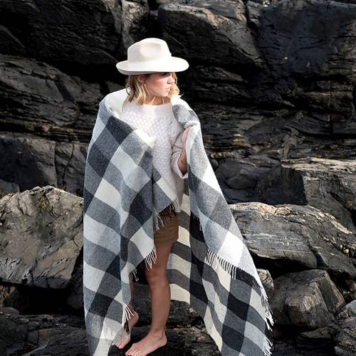 Harlow Henry – wholesale Throw blanket – Classic Check Throw Black/Cream1