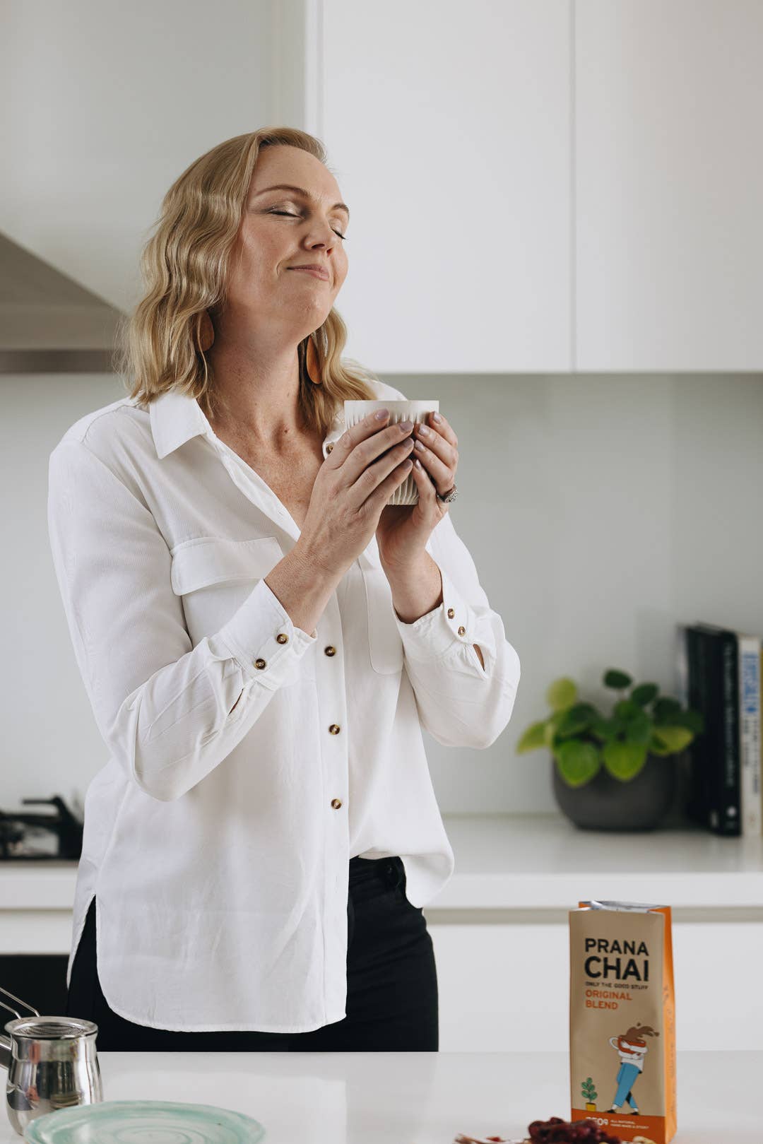 Prana Chai - Wholesale Gift Bag Set/Pack - Prana Chai + Huskee Cup + Strainer Gift Set11