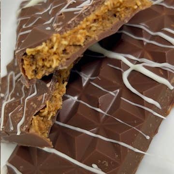 Upscale Freeze - Wholesale Chocolate - COOKIE BUTTER DUBAI CHOCOLATE BARÂ