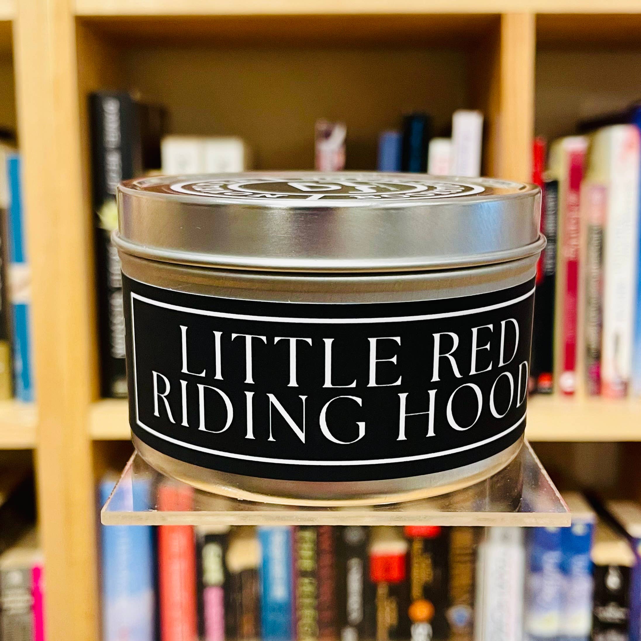 NovelTea Bookstore & Gifts - Vendita all'ingrosso Candele da viaggio - Little Red Riding Hood — Candela Apple Spice Black Label5