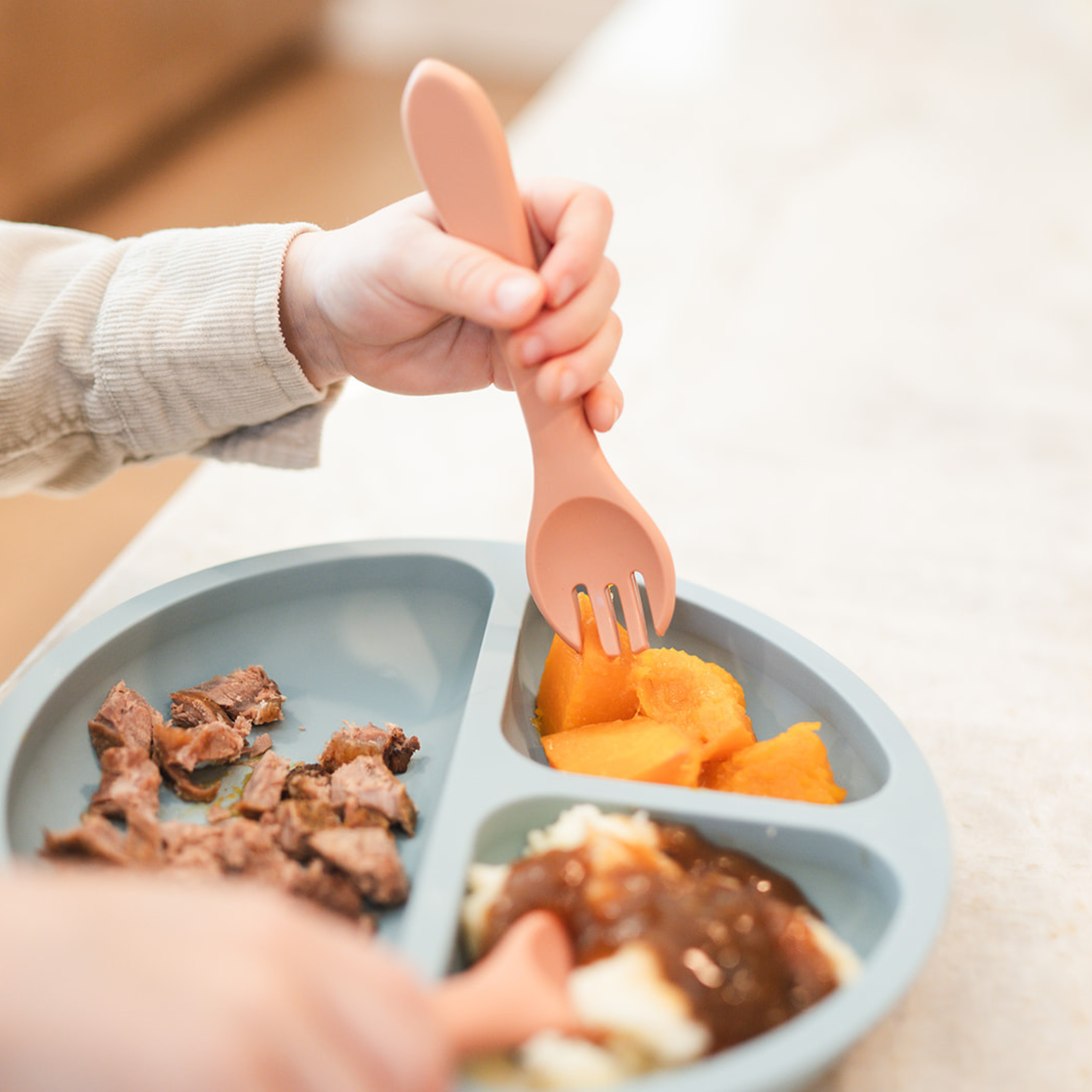 Babeehive Goods – wholesale Tallrikar - Barn och baby – Silikon tallrik med sugfot15