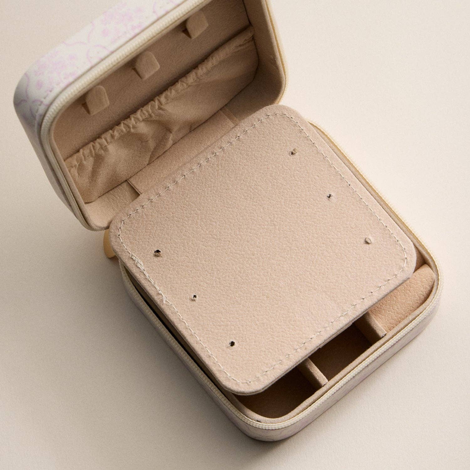 LPK Astuccio Portagioie da Viaggio Rosa con Motivo Floreale – Organizzatore Compatto per Gioielli con Specchio e Scomparti per Anelli in vendita all'ingrosso su Faire4