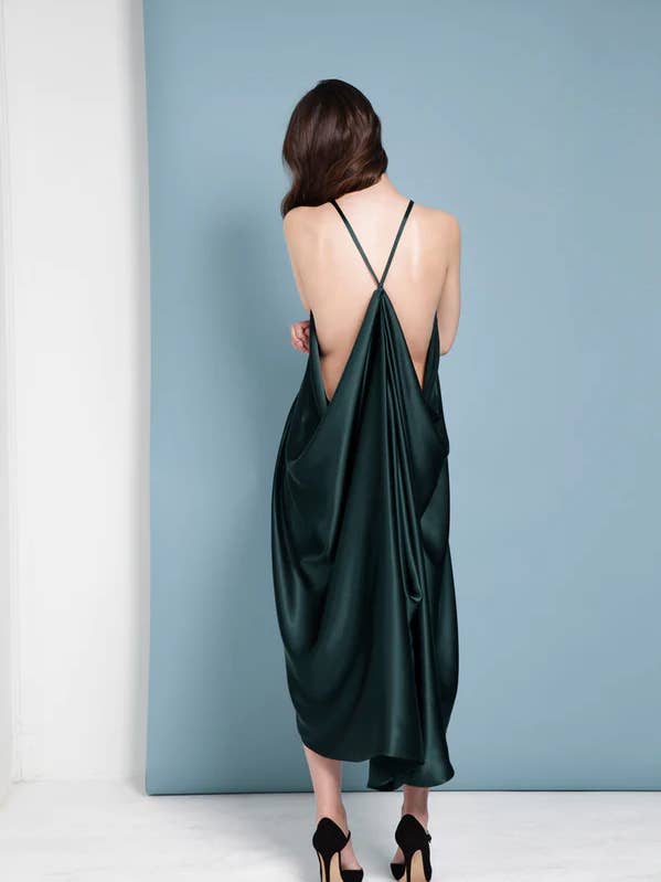 Robe drapée en soie Botanist rouge merlot pour la vente par Jasmine Chong