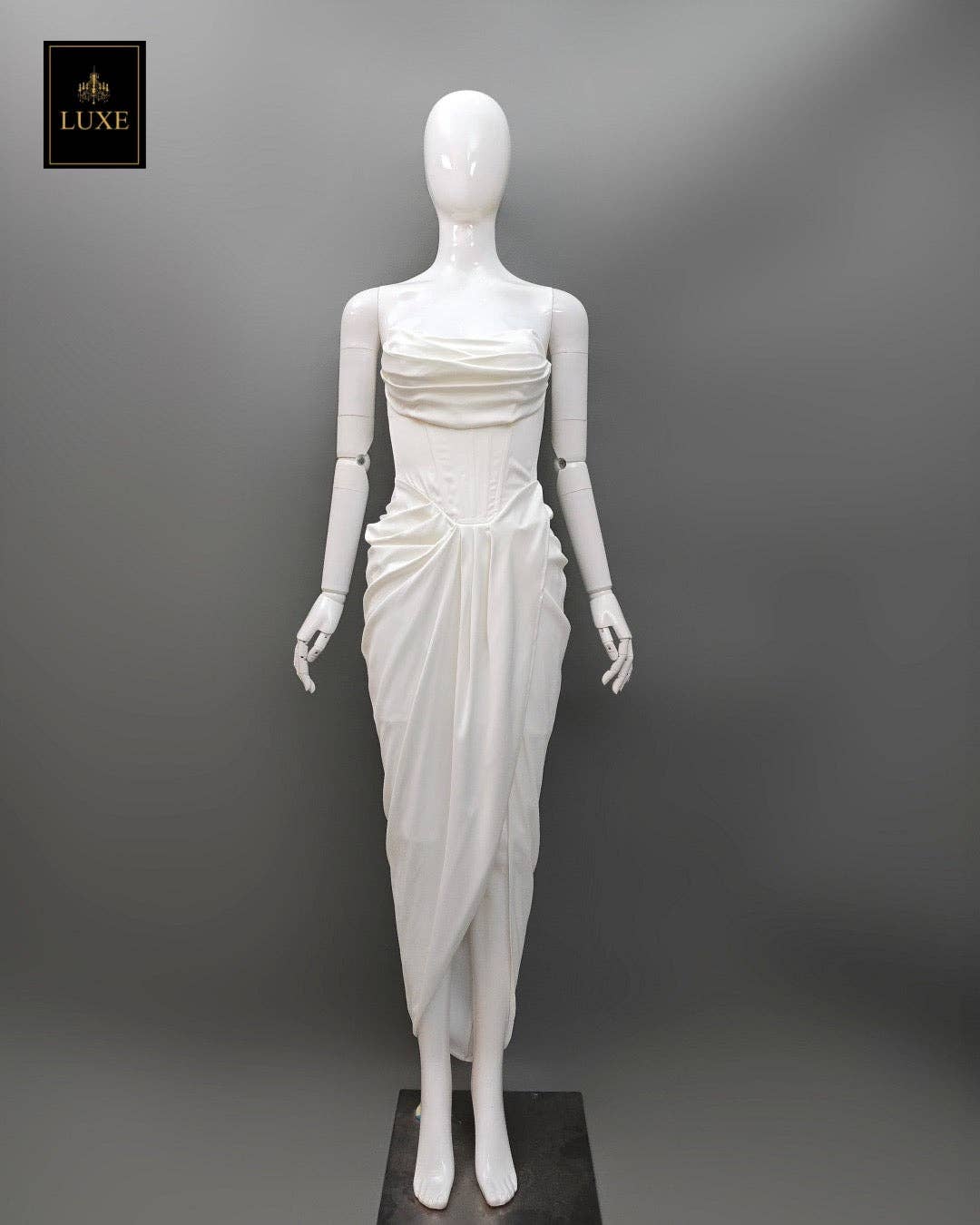 AlexyDesings – wholesale Klänning - Dam – Draperad klänning med slits framtill och bystier.16