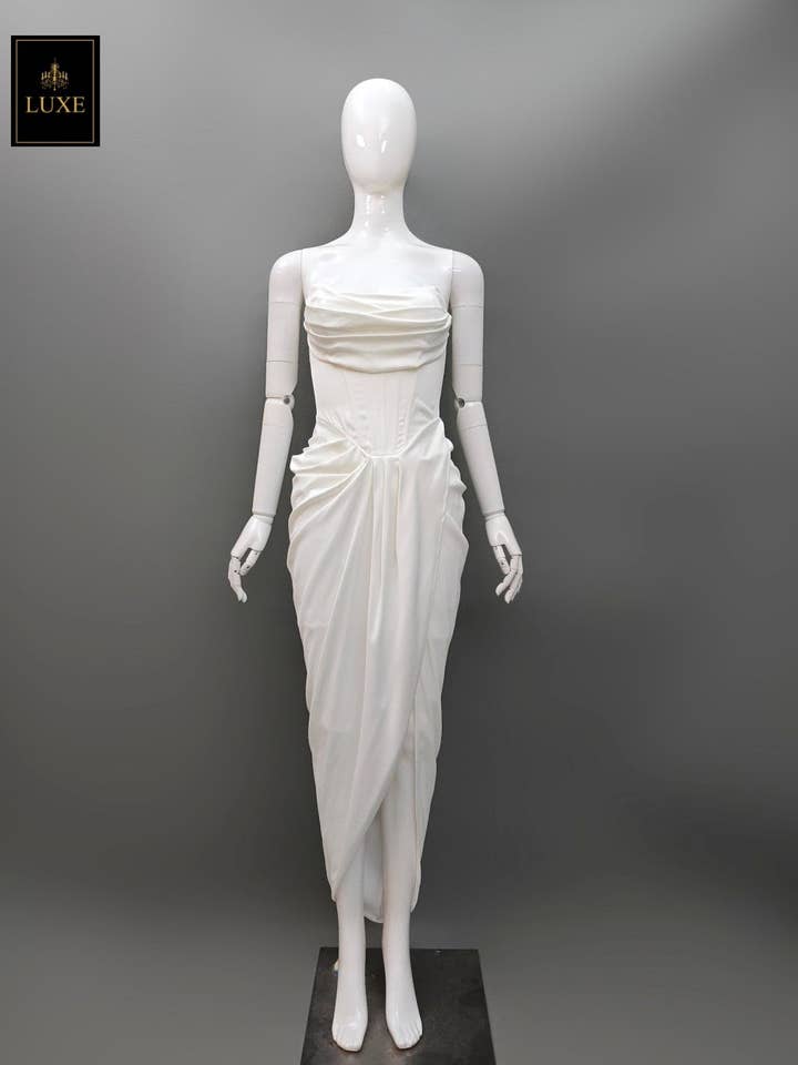 AlexyDesings – wholesale Klänning - Dam – Draperad klänning med slits framtill och bystier.16