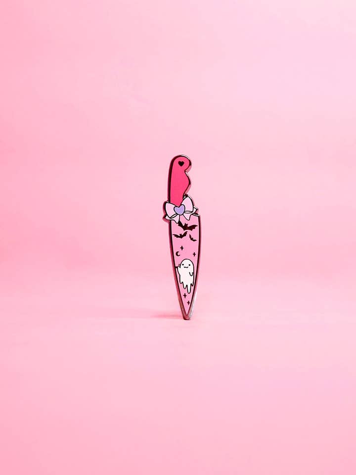 Messer (Lovecore) Emaille-Pin für den Großhandel von Unicorn Crafts