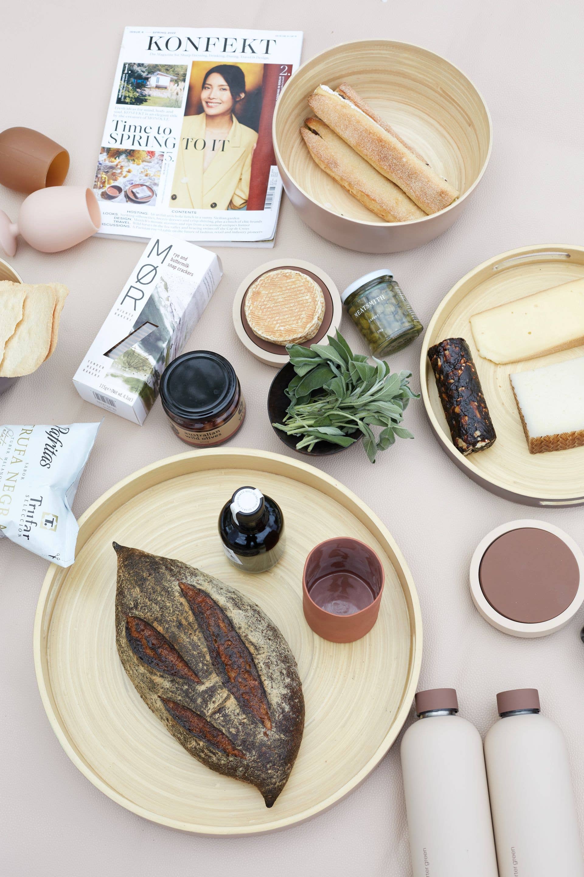 porter green | style + sustainability - Wholesale Picnic blanket - Latte + Donkey | Privv | Vegan Leather Waterproof Picnic Rug6