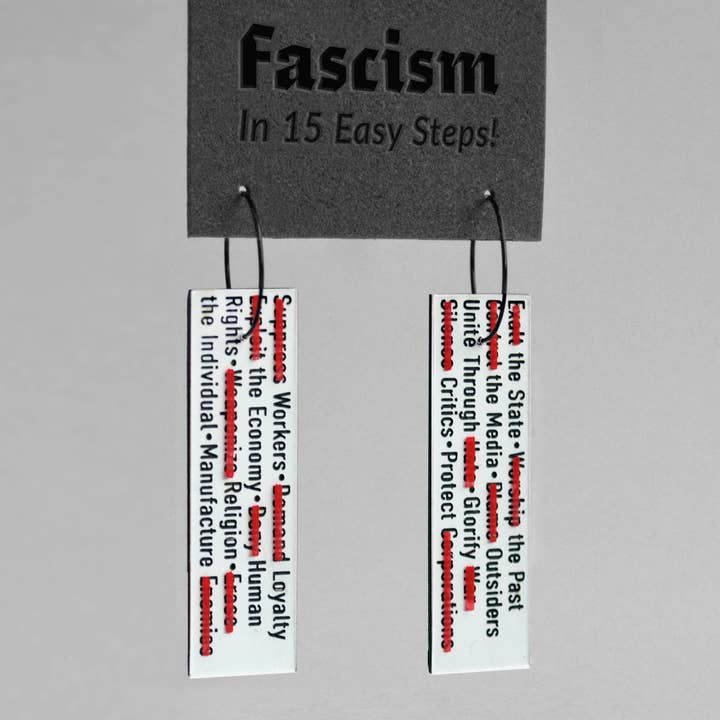 Fascisme Oorbellen - Satirische Handleiding voor wholesale door Bold Standard