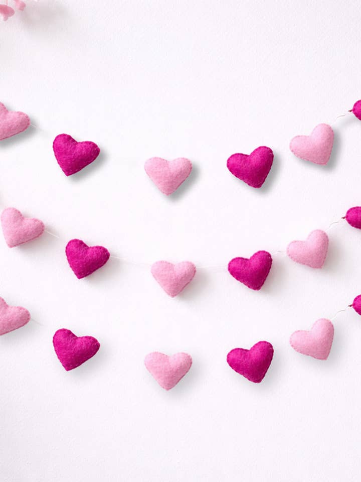 Handmade Wool Felt Pink Heart Garland Valentine’s Day Decor for wholesale by KNOBCO
