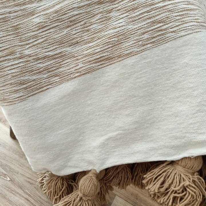 Melecraft - Wholesale Throw blanket - Beige Moroccan Pom Pom Blanket – Handwoven Cotton1