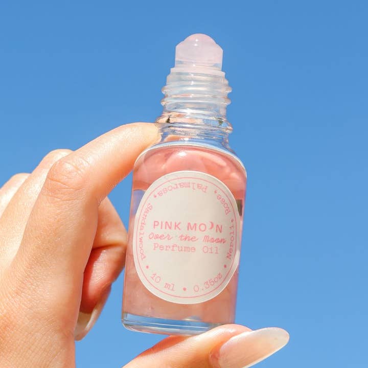 Huile parfumée Over the Moon - Quartz rose, Reiki pour la vente par Pink Moon