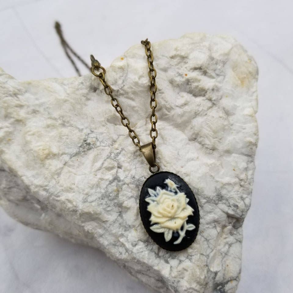 The Pretty Jewellery - Wholesale Pendant/Charm Necklace - Black Flower Rose Cameo Pendant Necklace2
