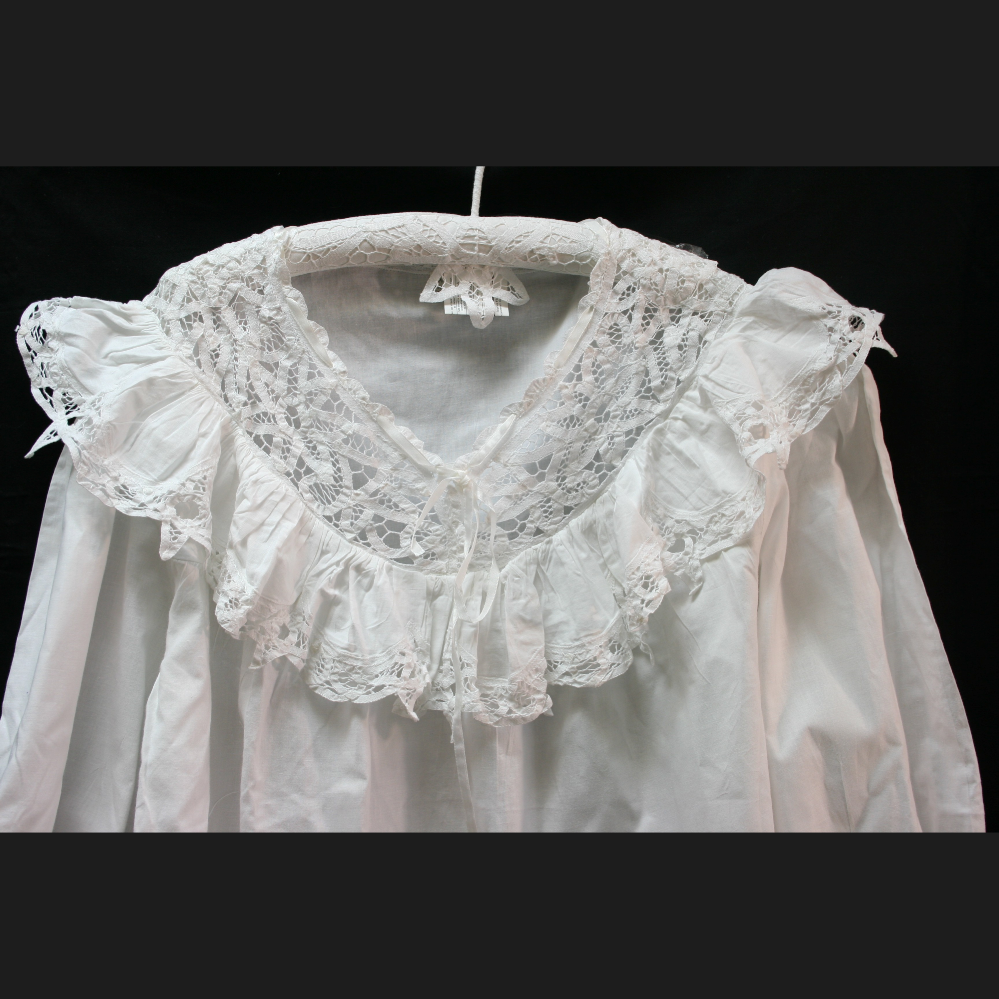 Eastern Sunrise Lace And Linens Inc. - Wholesale Nachthemd - Dames - Dichters Nachtjapon Battenburg Kant & Ruches Katoenen Romantiek S+M0