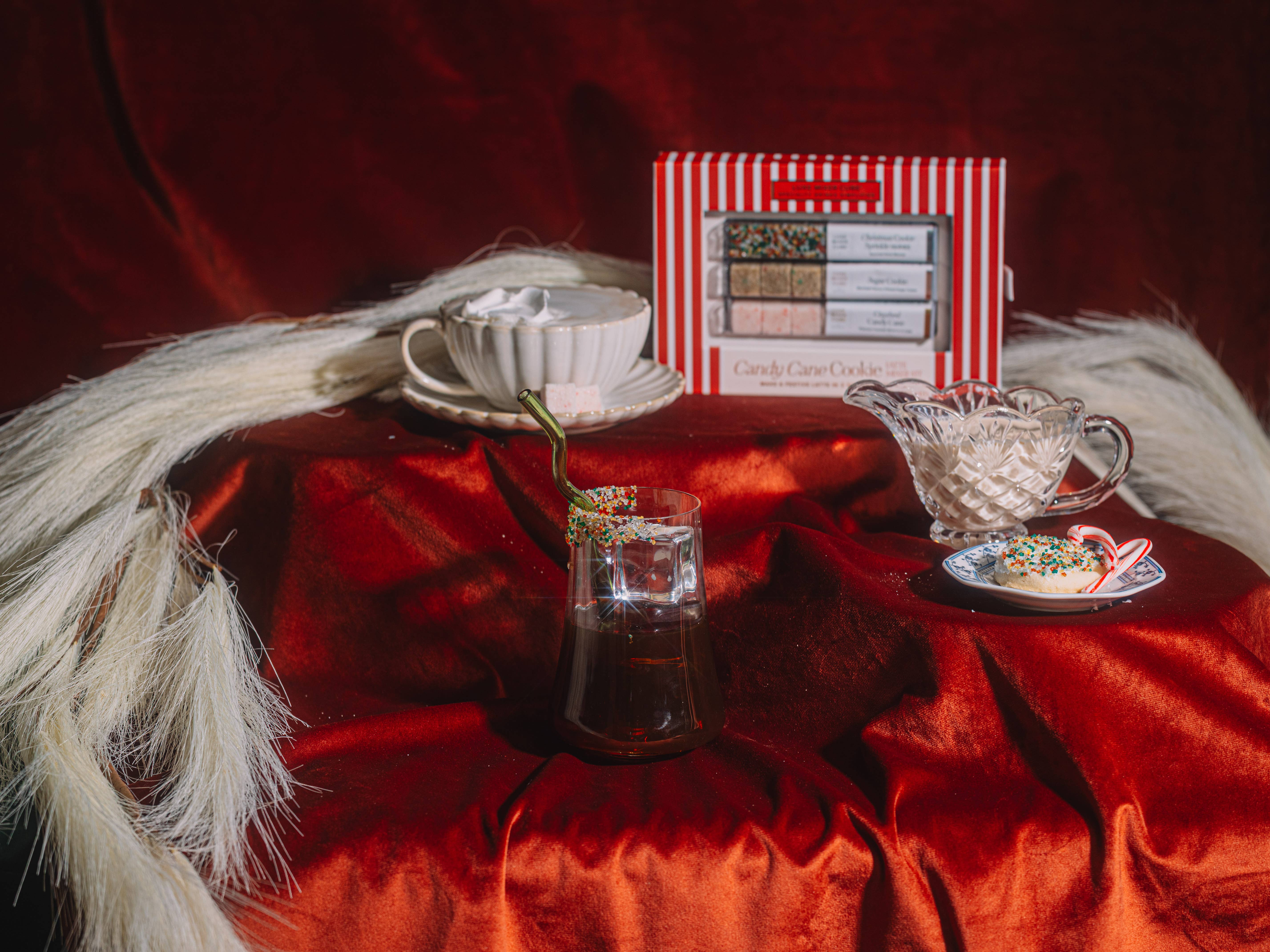 TEASPRESSA | LUXE Mixer Cube - Vendita all'ingrosso Servizi da tè - Set da caffè in ceramica con bordo smerlato, crema (230 ml)4